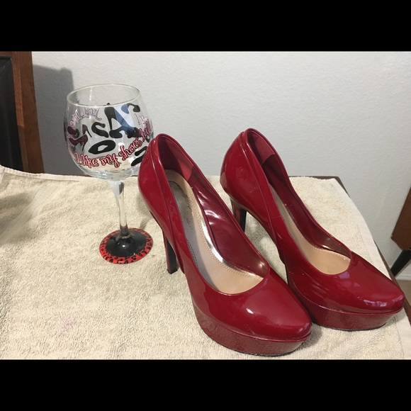 Red size 7 high heels - Picture 3 of 3